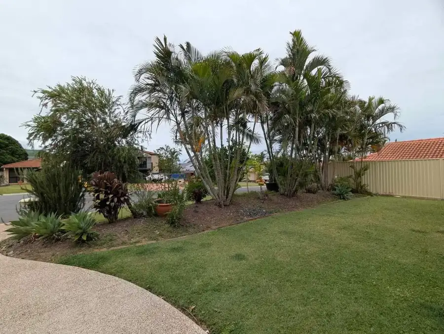 OnTime Landscape & Tree Maintenance carrying out garden maintenance work in Slacks Creek